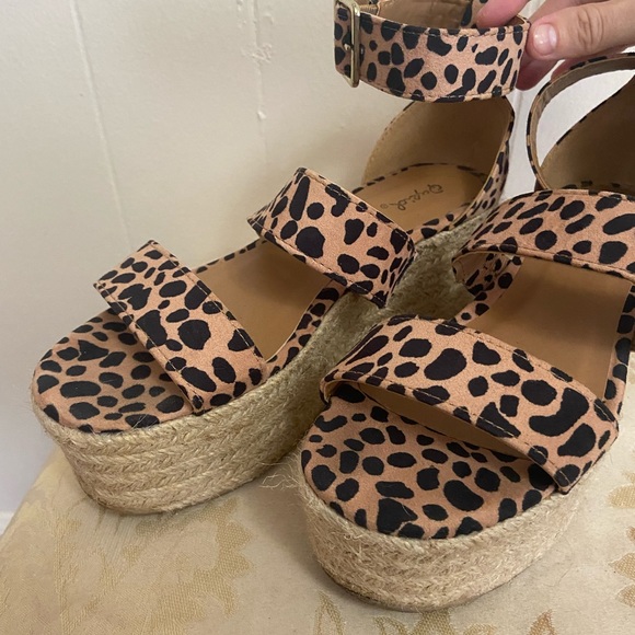 Strappy Platform Cheetah Wedge Sandals - Picture 4 of 6
